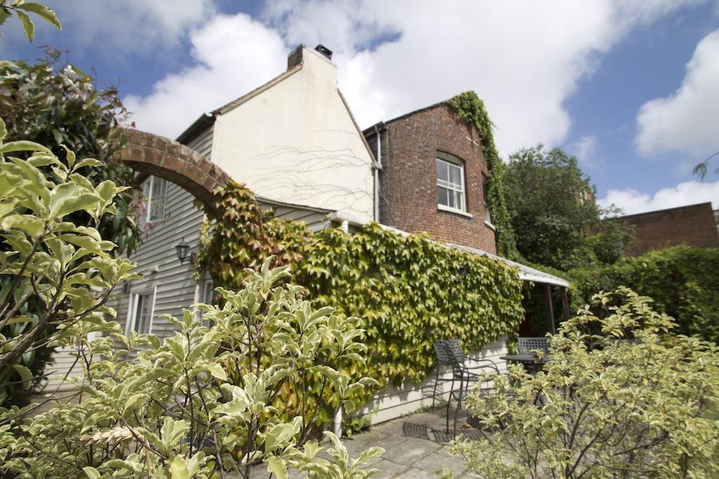 Hewitts Hotel And Restaurant Newport  Extérieur photo