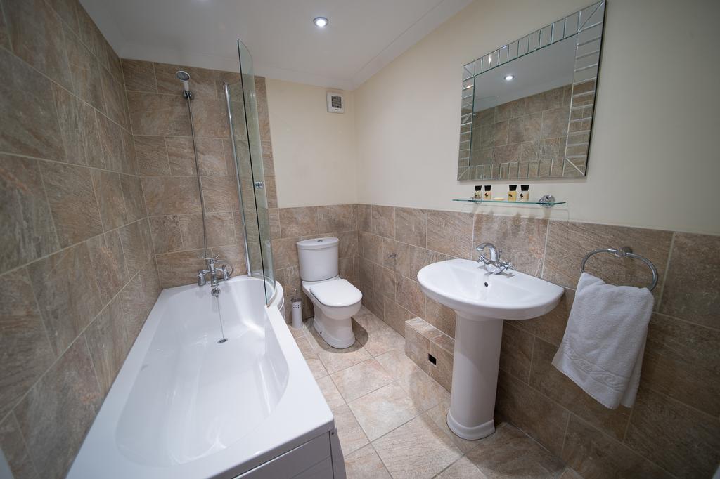 Hewitts Hotel And Restaurant Newport  Extérieur photo
