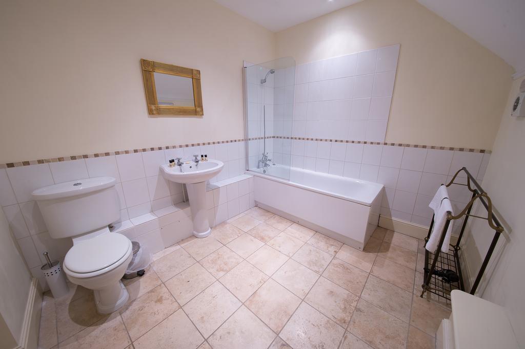 Hewitts Hotel And Restaurant Newport  Extérieur photo